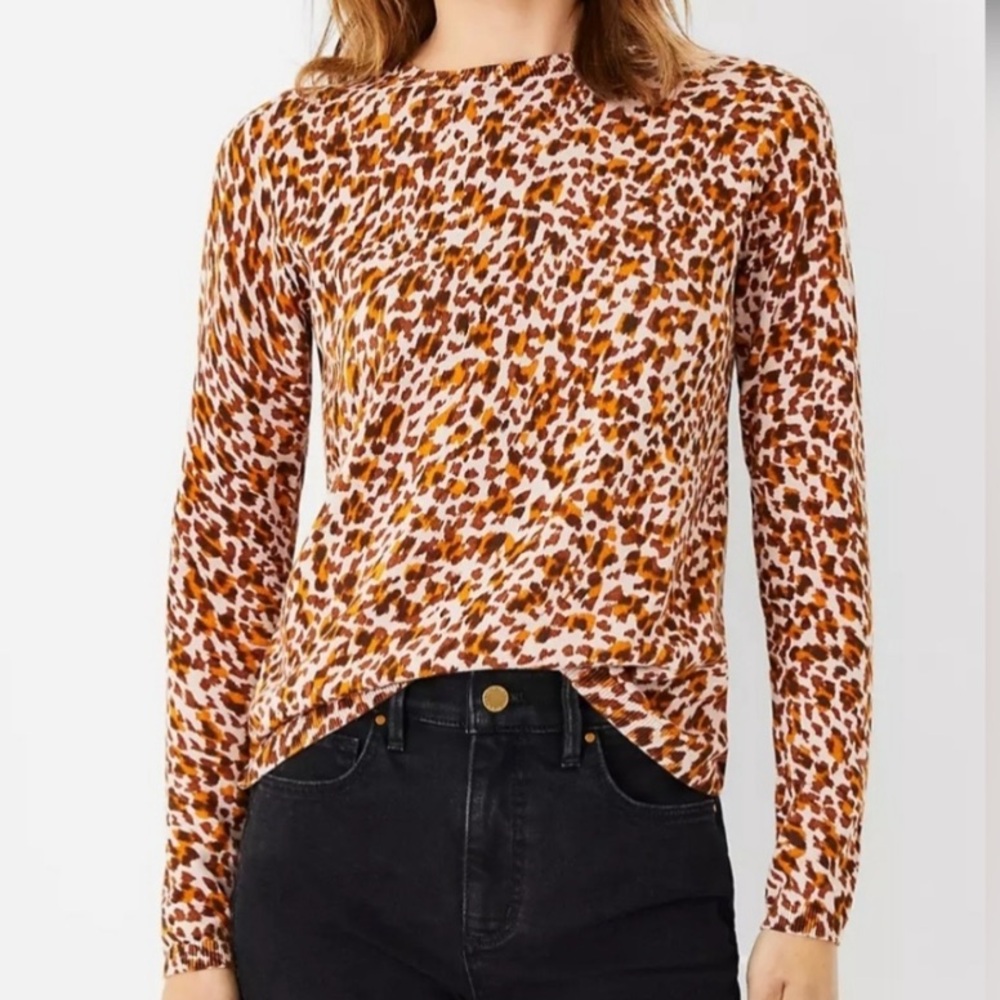 🐆 Ann Taylor Lightweight Crewneck Leopard Print Sweater, Women's M